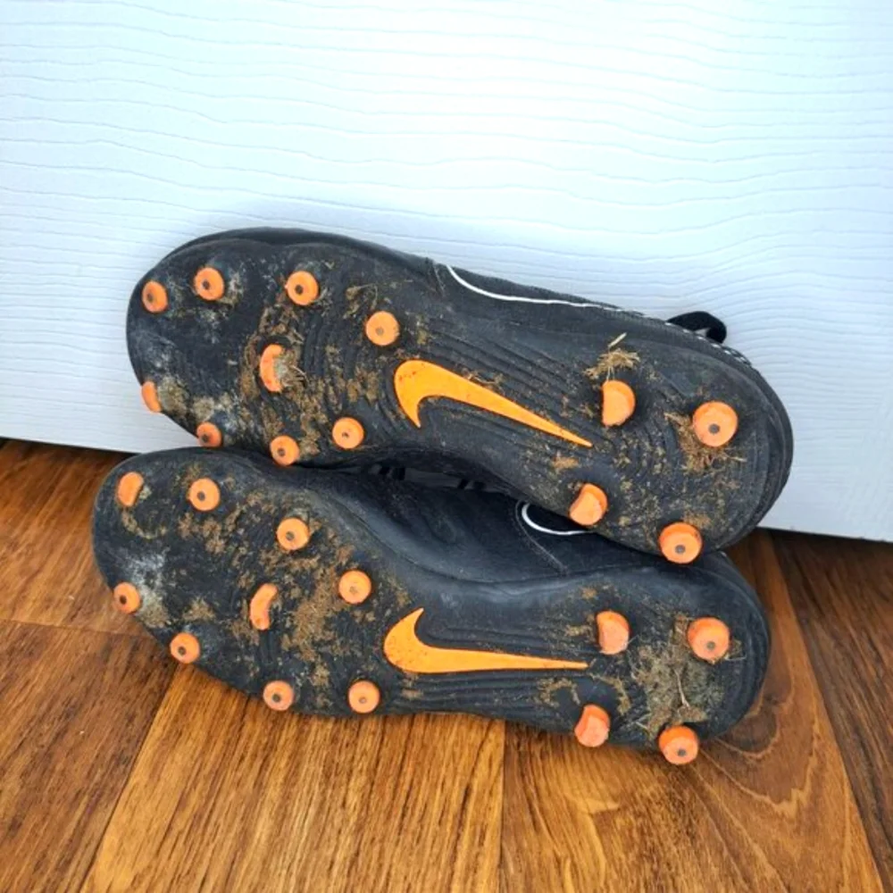 Nike Tempo Legend 7 Youth Firm Ground Soccer Cleats Black Orange Size 2Y